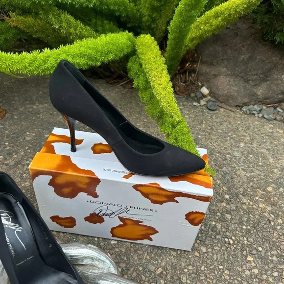 Donald J. Pliner Brave Black Crepe Elastic Stiletto 4” Heels Size 9.5 - Picture 9 of 11